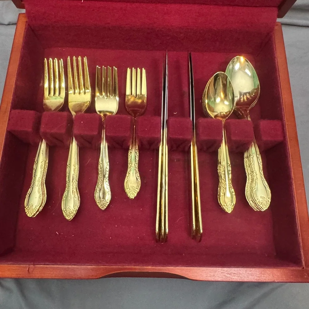 Unbranded Flatware Set 45pc Gold Tone Vintage 70s 80s Floral Stainless Service 8